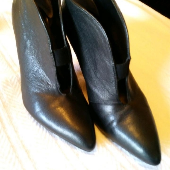 Heels - Picture 4 of 4